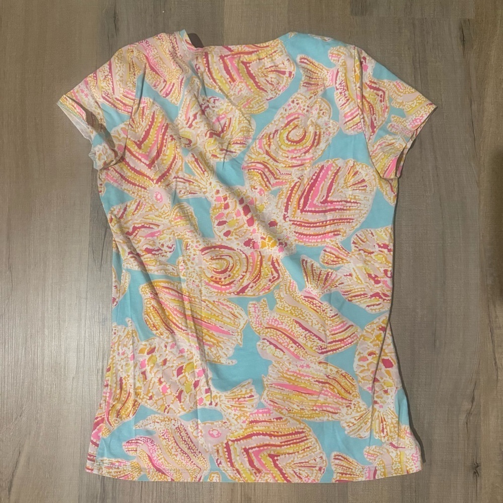 Lilly Pulitzer Pink and Blue V-Neck Short Sleeve Women’s Tee - Picture 3 of 4